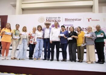 Entrega Américo tarjetas de Pensión Mujeres Bienestar; llegará a 93 mil tamaulipecas