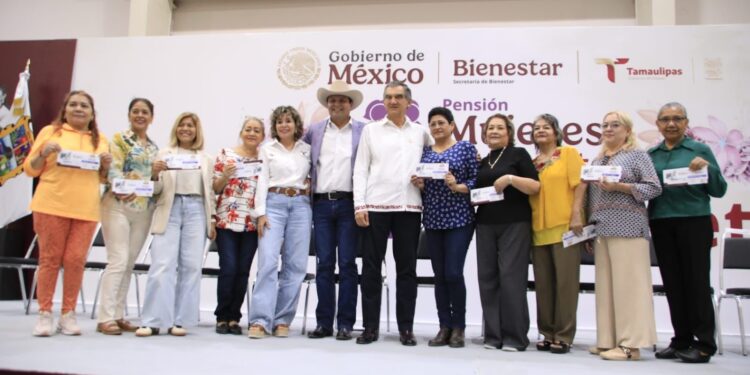 Entrega Américo tarjetas de Pensión Mujeres Bienestar; llegará a 93 mil tamaulipecas