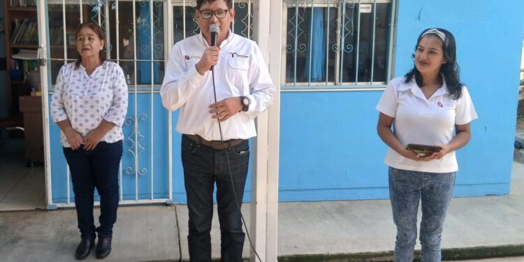 Visita Vital Román planteles educativos