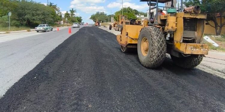 Repara Municipio 1,850 m2 más de carpeta asfáltica