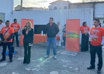 Visita Laura Limón al departamento de Bomberos