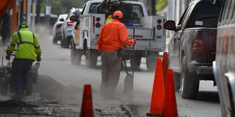Intensifican bacheo en zona centro de Victoria