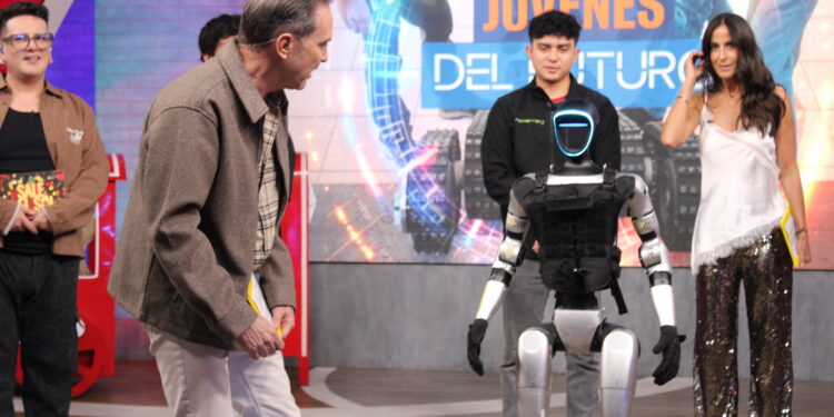 Chabot, Barba y Coa, visitan el Foro de Sale el Sol en CDMX