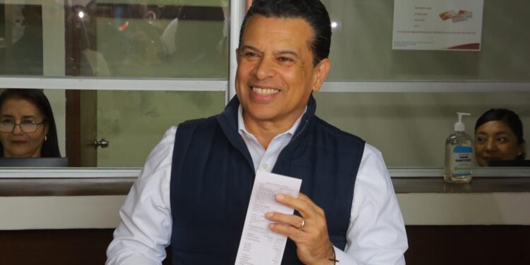 Invita Lalo Gattás a cumplir con el impuesto predial