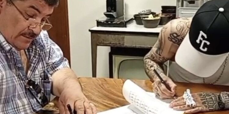 Mario Galván se convierte en compositor exclusivo de Santa Fe Klan