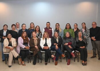 Dialoga Lalo Gattás con mujeres periodistas de Victoria