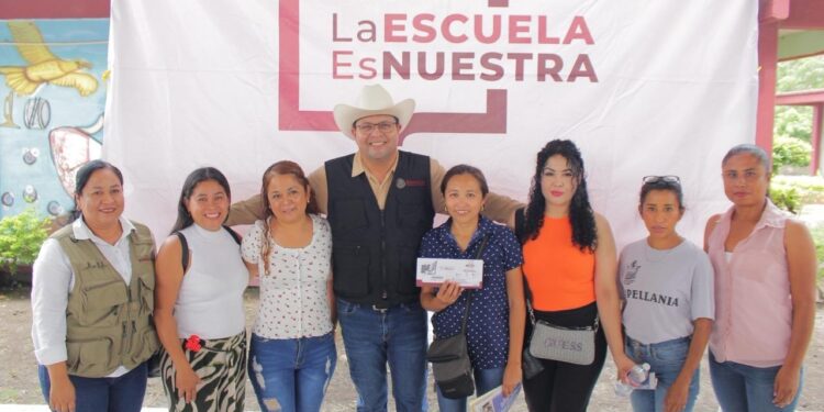 Entregan en Tamaulipas tarjetas de “La Escuela es Nuestra