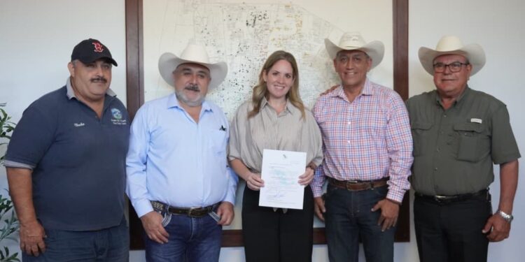 Nombran a Ale Cárdenas primera Embajadora de Buena Voluntad de la FEMCAE