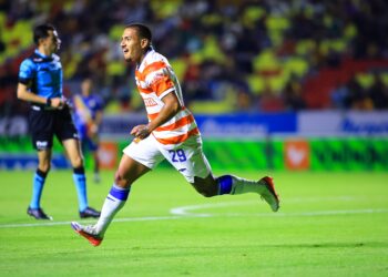 Golea Correcaminos a Morelia y amanecerá como líder