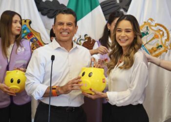 Presidenta del DIF Victoria Lucy de Gattás pone en marcha boteo Teletón 2026
