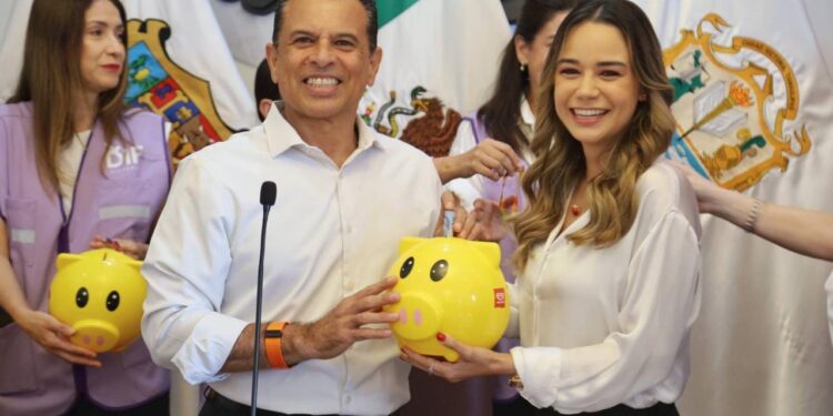 Presidenta del DIF Victoria Lucy de Gattás pone en marcha boteo Teletón 2026